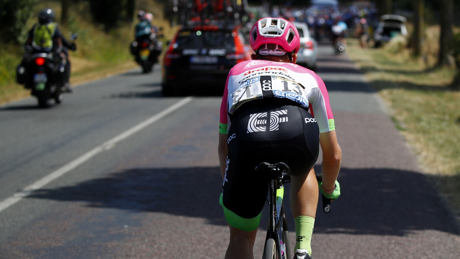 epa06889855 Team Education First Drapac Cannondale rider Lawson Craddock of the USA in action during the 9th stage of the 105th edition of the Tour de France cycling race over 156,5km between Arras an ...