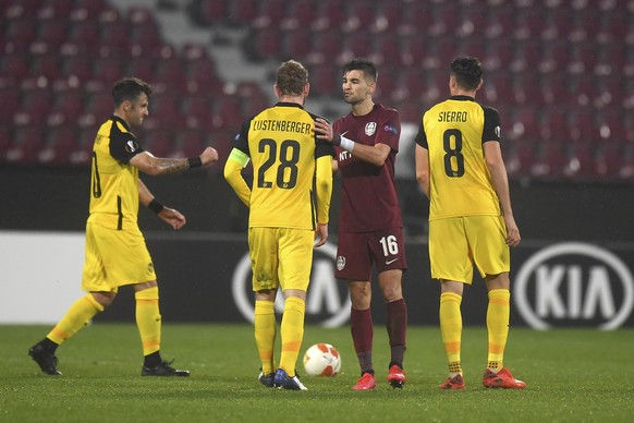 Young Boys&#039; Fabian Lustenberger, center, left, shakes hands with CFR&#039;s Mateo Susic at the end of the Europa League, Group A, soccer match between CFR Cluj and Young Boys at the Constantin Ra ...