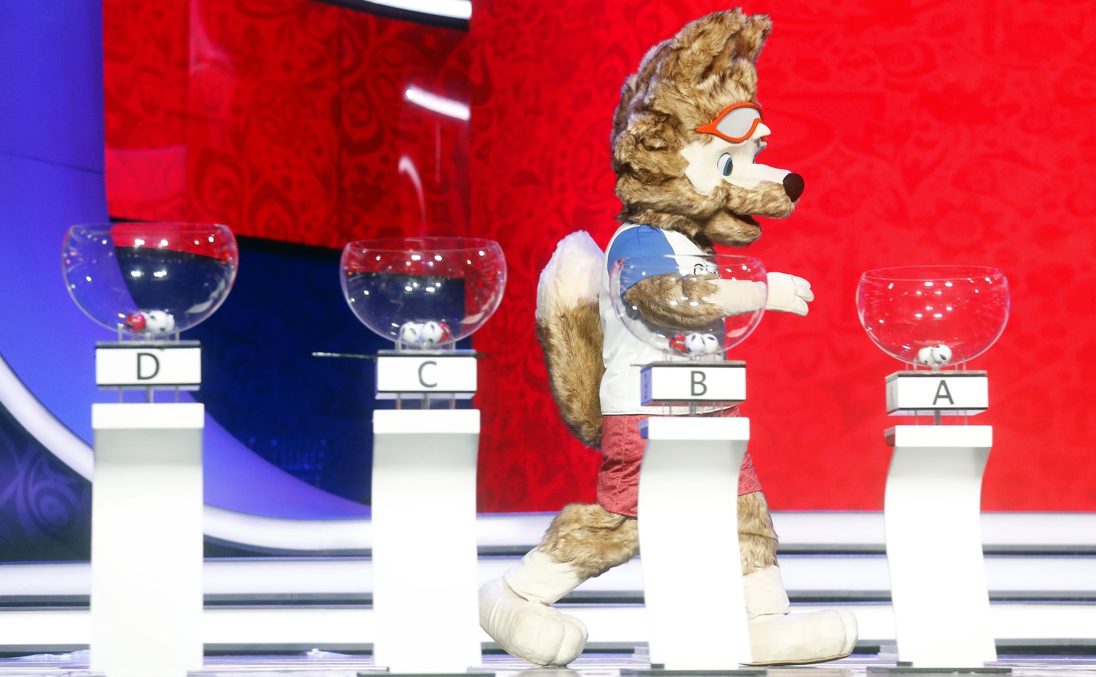 epa06357444 The official mascot of the FIFA World Cup 2018, the wolf Zabivaka, attends a rehearse on stage for the FIFA World Cup 2018 Final Draw in the State Kremlin Palace in Moscow, Russia, 29 Nove ...
