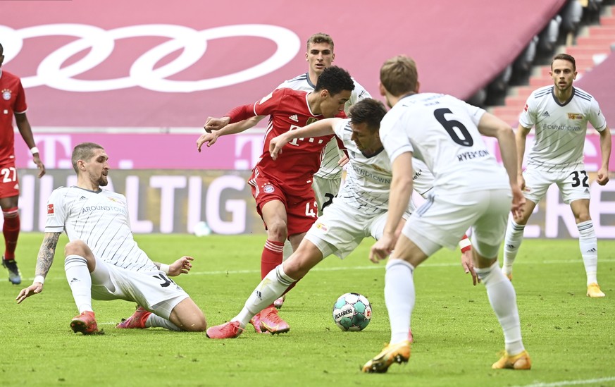 Bayern&#039;s Jamal Musiala, center, scores his side&#039;s opening goal during the German Bundesliga soccer match between Bayern Munich and FC Union Berlin at Allianz Arena in Munich, Germany, Saturd ...