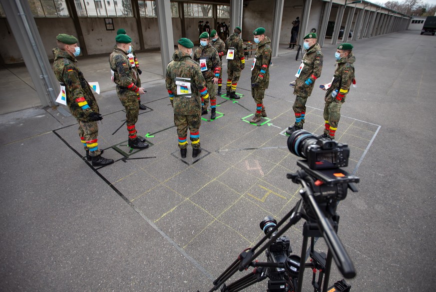 epa08369284 A handout photo made available by German Armed Forces Bundeswehr shows soldiers during a test of a smart phone app using Pan-European Privacy-Preserving Proximity Tracing (PEPP-PT) at the  ...