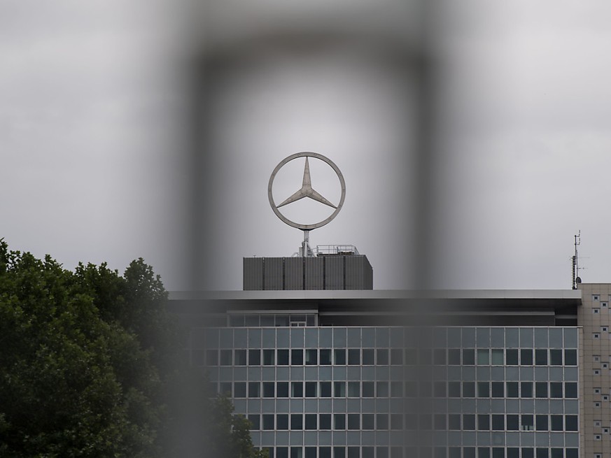 Anleger haben gegen den Autobauer Daimler Schadenersatzklagen im Zusammenhang mit möglichem Dieselabgasbetrug der Marke Mercedes eingereicht. (Archiv)