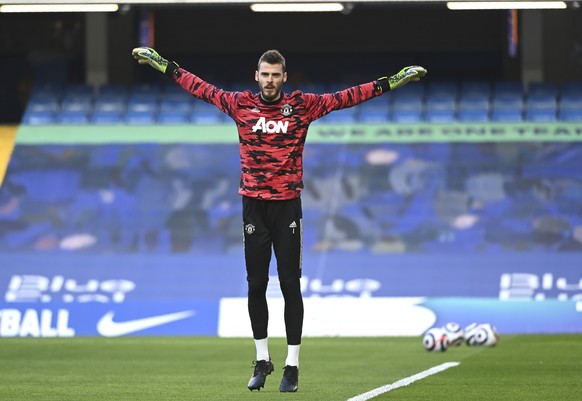 Manchester United&#039;s goalkeeper David de Gea warms up prior to the English Premier League soccer match between Chelsea and Manchester United at Stamford Bridge Stadium in London, England, Sunday,  ...
