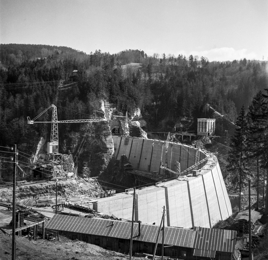 Die Baustelle der Staumauer von Rossens im Kanton Freiburg, aufgenommen im Maerz 1948. (KEYSTONE/PHOTOPRESS-ARCHIV/Str)