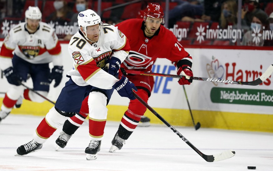 Florida Panthers&#039; Patric Hornqvist (70) battles with Carolina Hurricanes&#039; Nino Niederreiter (21) during the third period of an NHL hockey game in Raleigh, N.C., Tuesday, April 6, 2021. (AP P ...