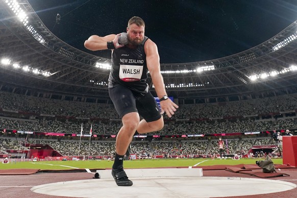 Tomas Walsh, of New Zealand, competes in qualifications for the men&#039;s shot put at the 2020 Summer Olympics, Tuesday, Aug. 3, 2021, in Tokyo. (AP Photo/David J. Phillip)