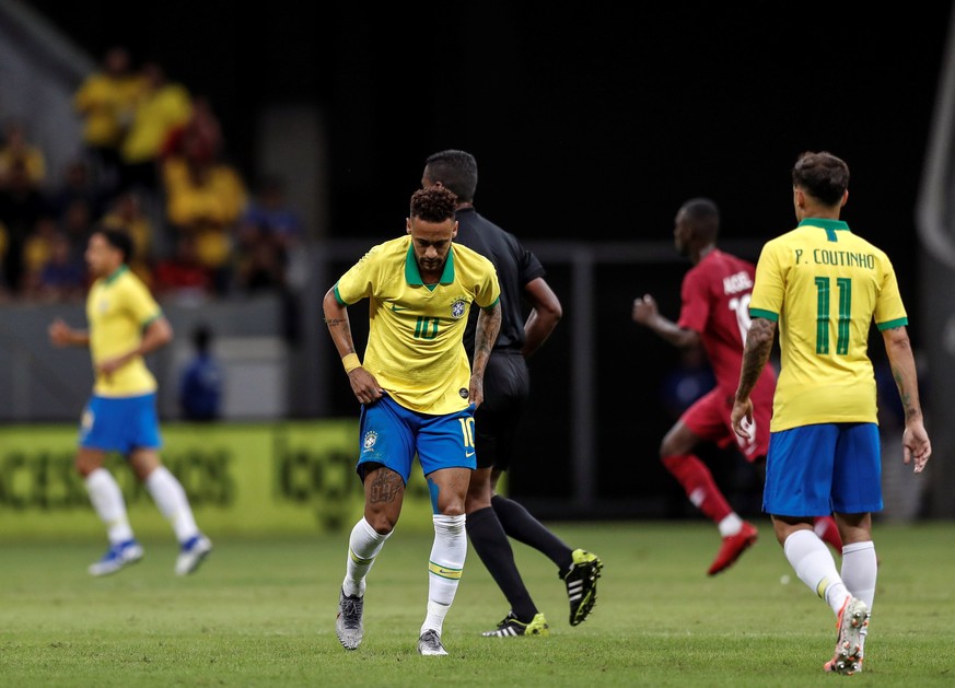 epa07628986 Brazil&#039;s Neymar (C) reacts during a friendly soccer match between Brazil and Qatar at Mane Garrincha stadium in Brasilia, Brazil, 05 June 2019. EPA/ANTONIO LACERDA