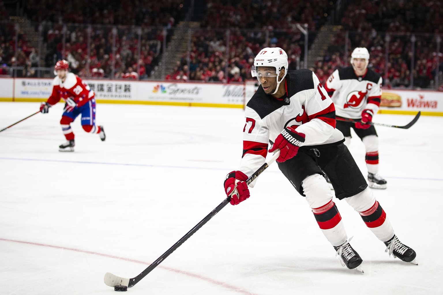 New Jersey Devils right wing Wayne Simmonds (17) moves the puck during the third period of the team&#039;s NHL hockey game against the Washington Capitals, Saturday, Jan. 11, 2020, in Washington. The  ...