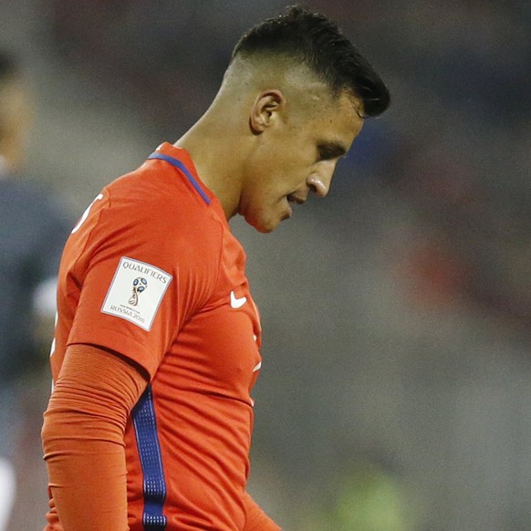 epa06175781 Chile&#039;s Alexis Sanchez reacts during the FIFA World Cup 2018 Conmebol qualifier between Chile and Paraguay at Monumental Stadium in Santiago, Chile, 31 August 2017. Paraguay defeated  ...