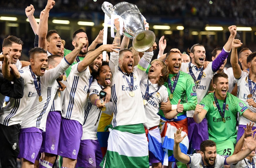 epa06008879 Real Madrid captain Sergio Ramos lifts the trophy after the team won the UEFA Champions League final between Juventus FC and Real Madrid at the National Stadium of Wales in Cardiff, Britai ...