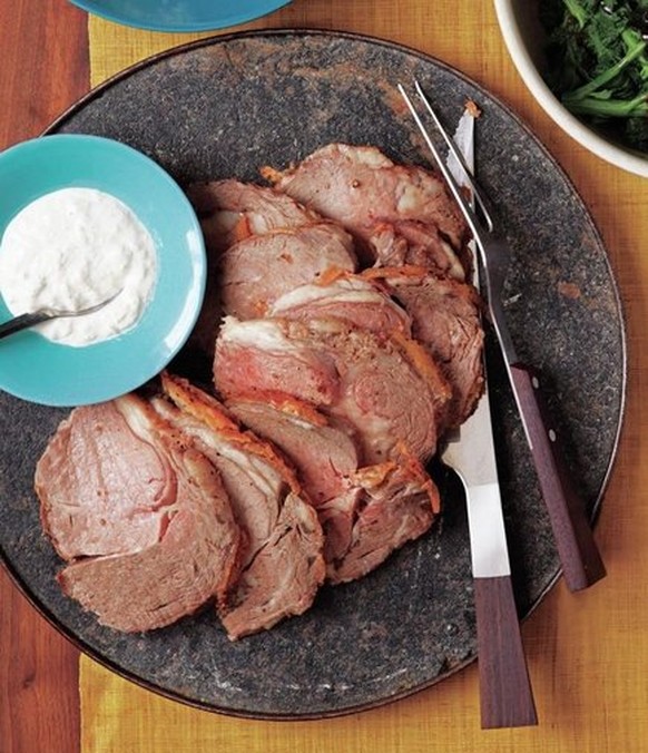 http://www.realsimple.com/food-recipes/recipe-collections-favorites/seasonal/easy-christmas-recipes/peppered-roast-beef-0 roast beef meerettich rindfleisch essen food