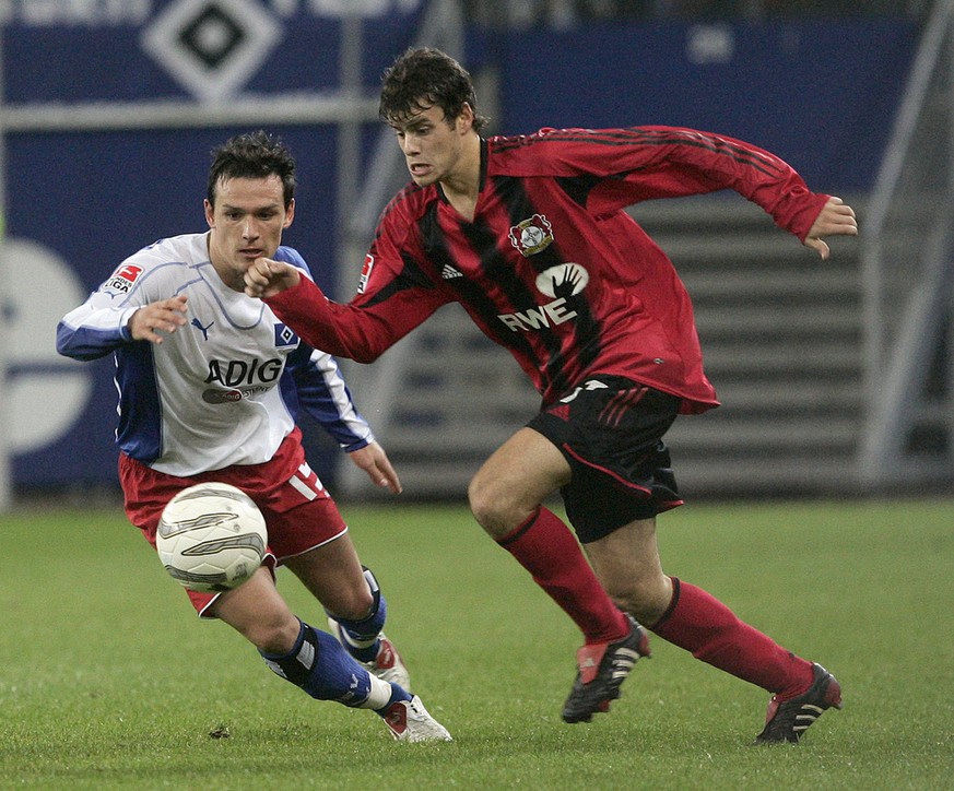 Hamburg&#039;s Piotr Trochowski, left, and Leverkusen&#039;s Tranquillo Barnetta of Switzerland challenge for the ball during the German Soccer Cup 2nd round match between Hamburger SV and Bayer 04 Le ...