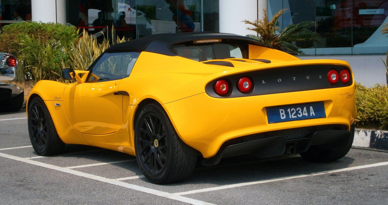 Norfolk Mustard Yellow lotus elise 2014 autofarben design auto https://commons.wikimedia.org/wiki/File:2014_Lotus_Elise_CR_in_Glenmarie,_Malaysia_(02).jpg