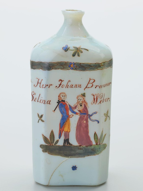 Flasche aus Opalglas mit bunter Emailbemalung, «Es lebet Herr Johann Brunner und Frau Selina Weber 1801».