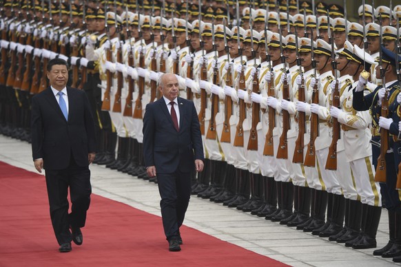 epa07535657 Switzerland’s President Ueli Maurer (C) and China&#039;s President Xi Jinping (L) review honor guards during a welcome ceremony at the Great Hall of the People in Beijing, China, 29 April  ...