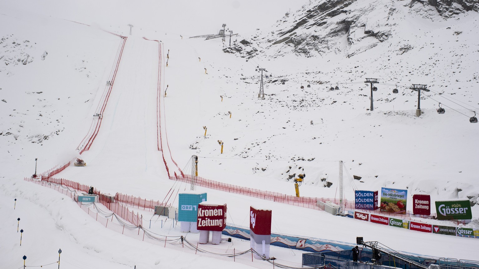 epa08749398 General view of the finishing area at the FIS Alpine Ski World Cup season in Soelden, Austria, 16 October 2020. The FIS Alpine Skiing World Cup season 2020/2021 will be traditionally opene ...