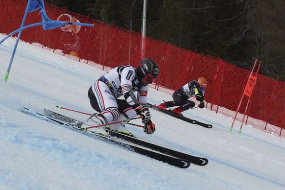 France&#039;s Mathieu Faivre, left, and Croatia&#039;s Filip Zubcic speed down the course during a parallel slalom, at the alpine ski World Championships, in Cortina d&#039;Ampezzo, Italy, Tuesday, Fe ...