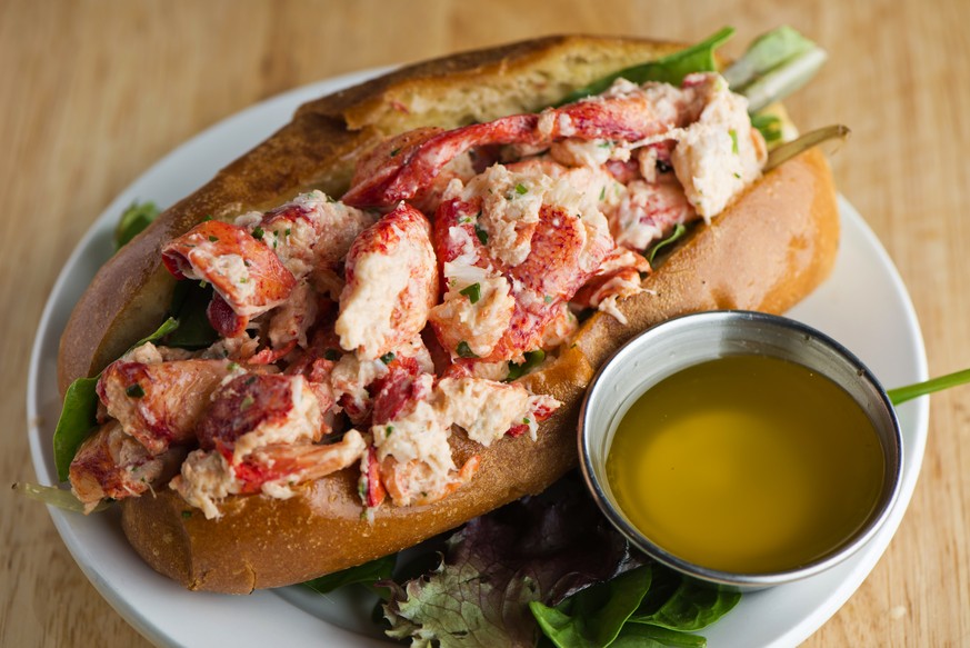 lobster roll hummer brötchen meeresfrüchte fisch essen food usa amerika