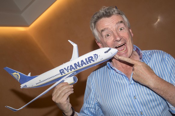 epa06052711 Ryanair&#039;s CEO, Michael O&#039;Leary, poses for photographers prior to the start of a press conference in Rome, Italy, 27 June 2017. Michael O&#039;Leary said &#039;We are pleased to a ...