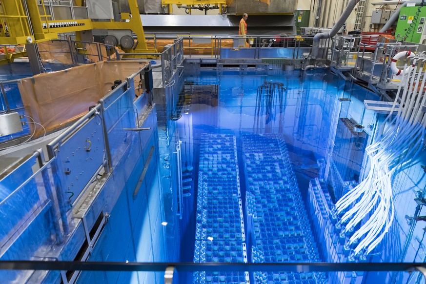 ARCHIVE --- VORSCHAU AUF DEN 20. DEZEMBER 2019: AKW MUEHLEBERG WIRD AUSSER BETRIEB GENOMMEN --- View into the fuel pool in the reactor of the Muehleberg nuclear power plant, on 29 August 2018 in Muehl ...