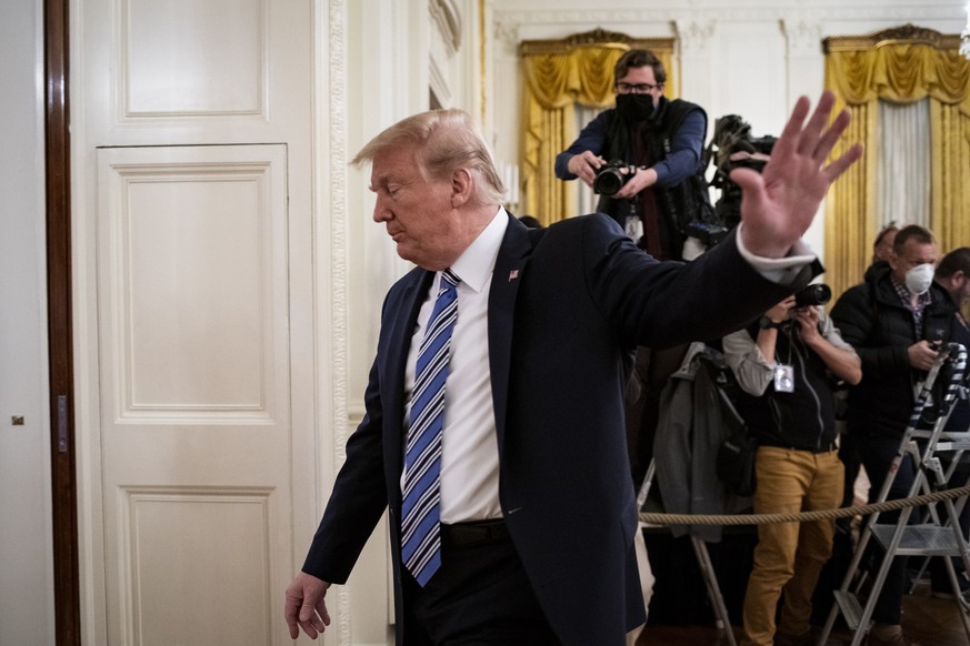 epa08390365 US President Donald J. Trump waves as he departs during a Paycheck Protection Program (PPP) event in the East Room of the White House in Washington, DC, USA, 28 April 2020. EPA/Al Drago /  ...
