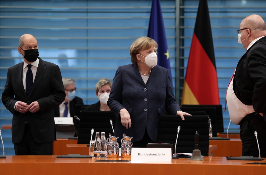 epa08983517 (L-R) German Minister of Finance Olaf Scholz, German Chancellor Angela Merkel and German Minister of Economics and Energy Peter Altmaier attend a cabinet meeting at the chancellery in Berl ...