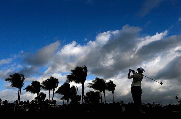 PARADISE ISLAND, BAHAMAS - FEBRUARY 06: Mo Martin hit a tee shot on the third hole during round one of the Pure Silk Bahamas LPGA Classic at the Ocean Club course on February 6, 2015 in Paradise Islan ...