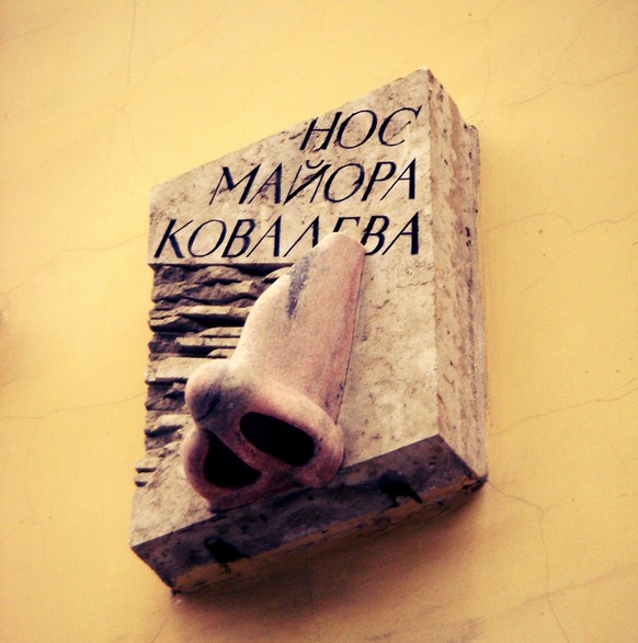 Das kleinste Denkmal St.Petersburgs: Kowaljows davongelaufene Nase.