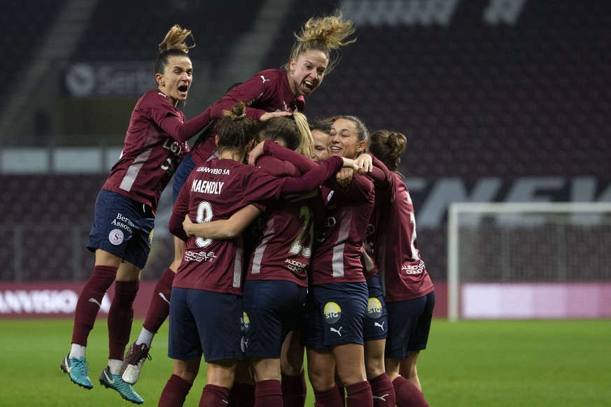 Servette&#039;s Leonie Fleury #23 is celebrated by teammates after scoring the 2:0, during the Women