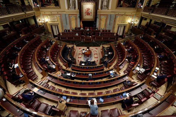 epa08404291 General view of the Chamber as Spanish Prime Minister, Pedro Sanchez (C, rear), delivers a speech during a plenary session at Lower Chamber of Spanish Parliament, in Madrid, Spain, 06 May  ...