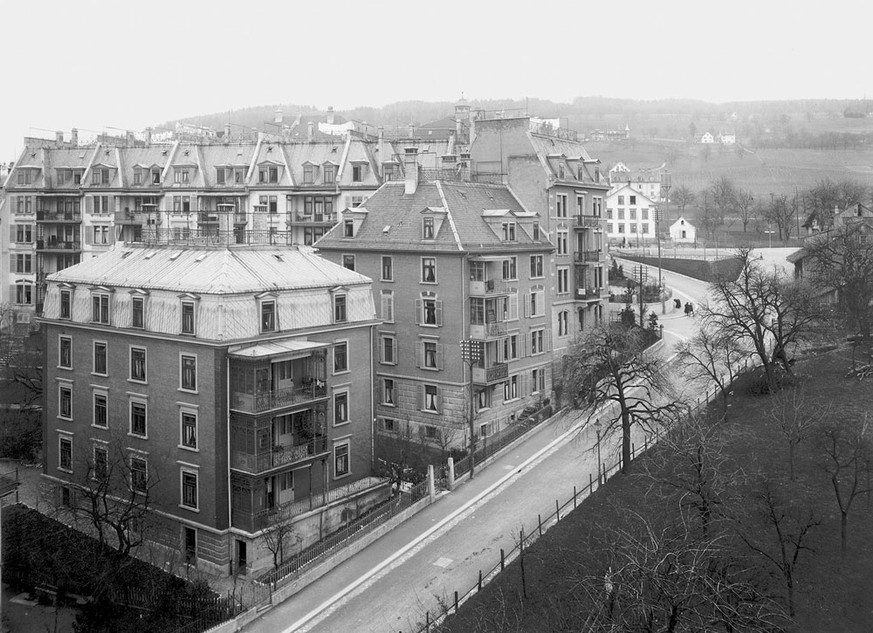 Haldenbach- Ecke Hüttenstrasse im Jahr 1908.