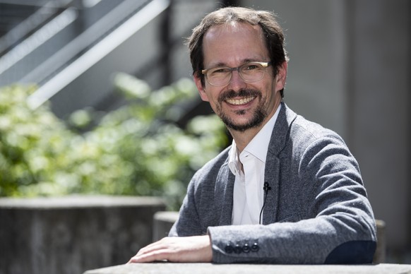 Balthasar Glaettli, neuer Praesident der Gruenen Partei Schweiz freut sich nach seiner Wahl an einer Online-DV, am Samstag, 20. Juni 2020, in Bern. Glaettli tritt die Nachfolge von Regula Rytz an.(KEY ...