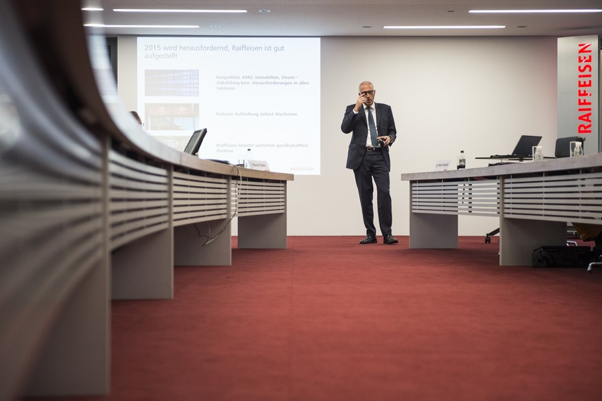 Pierin Vincenz, Vorsitzender der Geschaeftsleitung, spricht an der Bilanzmedienkonferenz der Raiffeisen Gruppe, am Freitag, 27. Februar 2015, am Hauptsitz in St. Gallen. (KEYSTONE/Gian Ehrenzeller)
