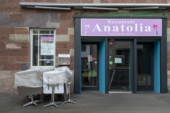 Das geschlossene Restaurant Anatolia in Basel, am Montag, 11. Januar 2021. (KEYSTONE/Georgios Kefalas)