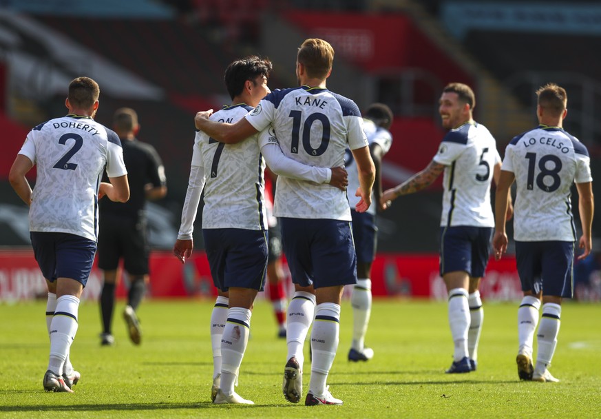 epaselect epa08683638 Harry Kane (3-L) of Tottenham celebrates with teammate Son Heung-min (2-L) after scoring fifth goal for 5-1 lead during the English Premier League match between Southampton and T ...