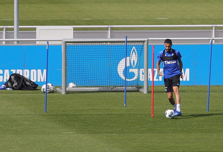 epa08409651 Schalke?s Omar Mascarell of Spain takes part in an individual training session in Gelsenkirchen, Germany, 08 May 2020. The German Football League (DFL) announced on 07 May 2020 that German ...