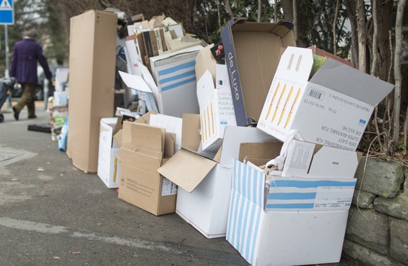 Cardboard boxes ready for recycling pictured on a street in Zurich, Switzerland, on February 3, 2014. (KEYSTONE/Gaetan Bally)