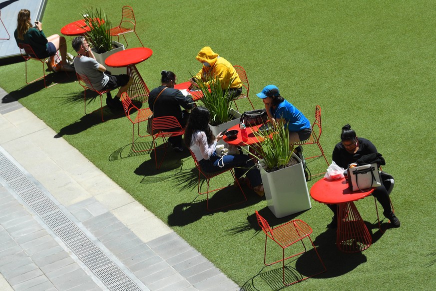 VICTORIA CORONAVIRUS COVID-19, People are seen enjoying outside dining in a Shopping mall in Melbourne, Wednesday, October 28, 2020. Further coronavirus restrictions have eased in metropolitan Melbour ...