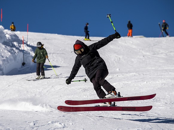 Die Skigebiete in der Schweiz sollen auch im &quot;Corona-Winter&quot; ohne gr�ssere Massnahmen ge�ffnet bleiben. Das fordert eine b�rgerliche Allianz vom Bundesrat. (Archivbild)