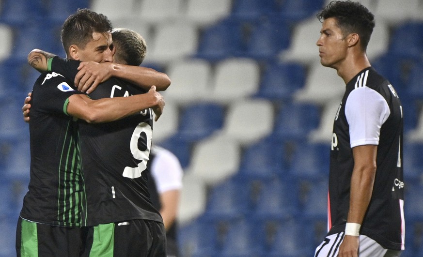 Sassuolo&#039;s Filip Djuricic, left, celebrates with Francesco Caputo after scoring a goal during a Serie A soccer match between Sassuolo and Juventus at the Mapei Stadium in Reggio Emilia, Italy, We ...