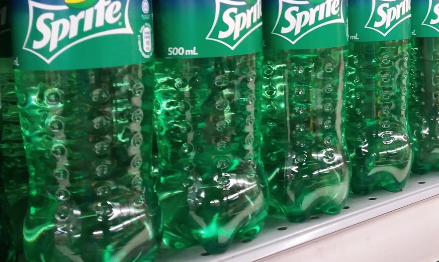sprite gestell supermarket süssgetränk soda pop trinken zucker