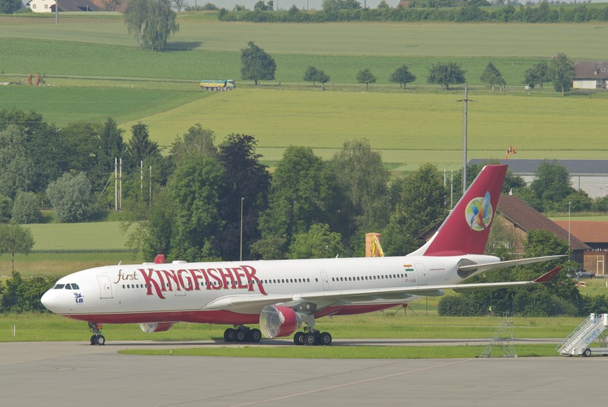 Eine der drei zurückgelassenen Airbus A330-200 der Kingfisher Airlines (15.06.2012).