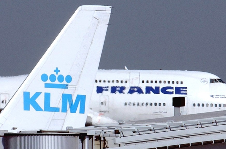 An Air France jumbo jet rolls behind the tail of a KLM Royal Dutch airliner at Charles de Gaulle airport in Roissy, north of Paris, Tuesday, September 30, 2003. The two airlines announced Tuesday a la ...