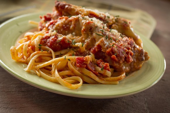 chicken parmigiana parm USA italien essen food kochen poulet schnitzel pasta