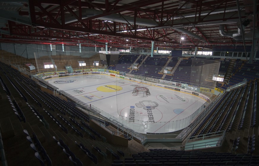 ARCHIV --- Das leere dunkle Stadion, die Diners Club Arena, in Rapperswil am Freitag, 10. April 2015. Wie die in die NLB abgestiegenen Rapperswil-Jona Lakers am Mittwoch, 24. Juni 2015, bekannt gaben, ...