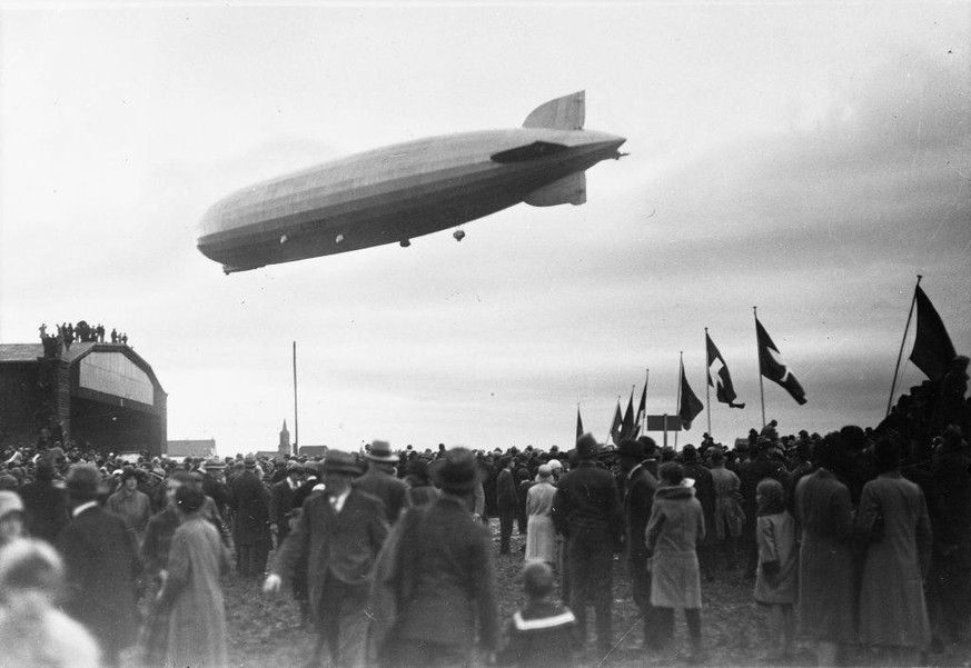Zwischenlandung des LZ 127 &quot;Graf Zeppelin&quot; auf dem Sternenfeld in Basel