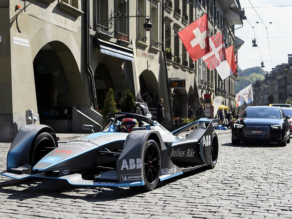 Der Schweizer Formel-E-Fahrer Sebastien Buemi auf Werbetour vor dem Rennen in Bern. Mittlerweile stecken die Veranstalter in finanzieller Schieflage.
