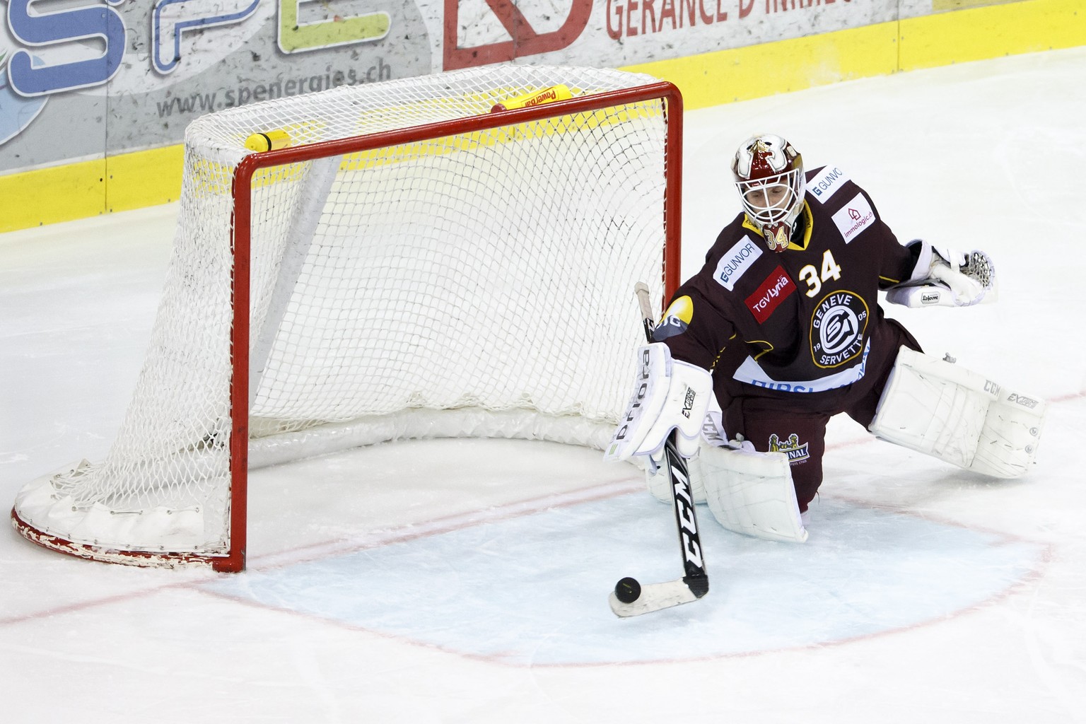 Geneve-Servette&#039;s goaltender Gauthier Descloux reacts after taking his third goal, during a National League regular season game of the Swiss Championship between Geneve-Servette HC and SCL Tigers ...