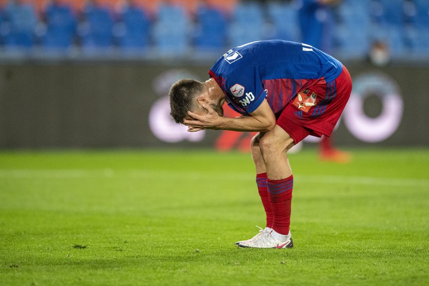 epa08713645 Ricky von Wolfswinkel from Basel reacts during the UEFA Europa League playoff soccer match between the FC Basel and CSKA Sofia at the St. Jakob Park Stadium in Basel, Switzerland, 01 Octob ...