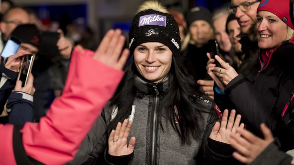 Die Oesterreicher Skirennfahrerin Anna Veith, bei der Startnummern-Auslosung des Super-G vor den Ski Alpin Weltcuprennen vom Wochenende, am Freitag, 7. Dezember 2018, in St. Moritz. (KEYSTONE/Jean-Chr ...